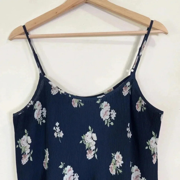 🌟✨2 for $20 ✨🌟 ABERCROMBIE & FITCH | FLORAL PLEATED TANK TOP - Picture 3 of 11